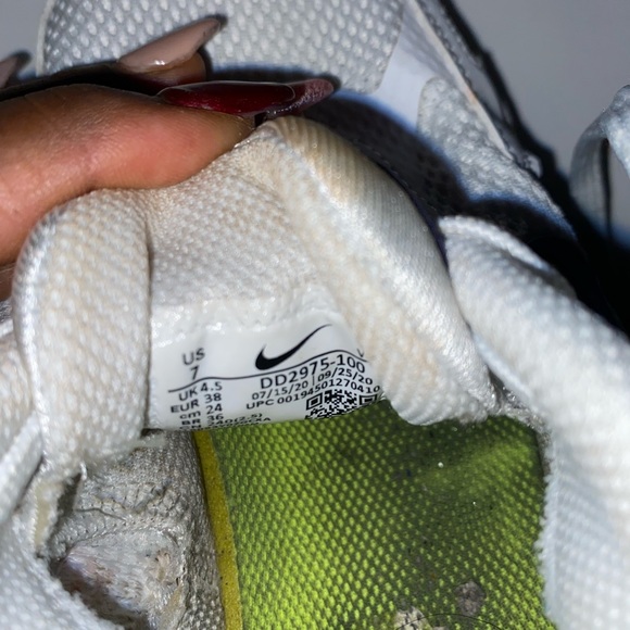 Air Max Volt - Picture 4 of 4